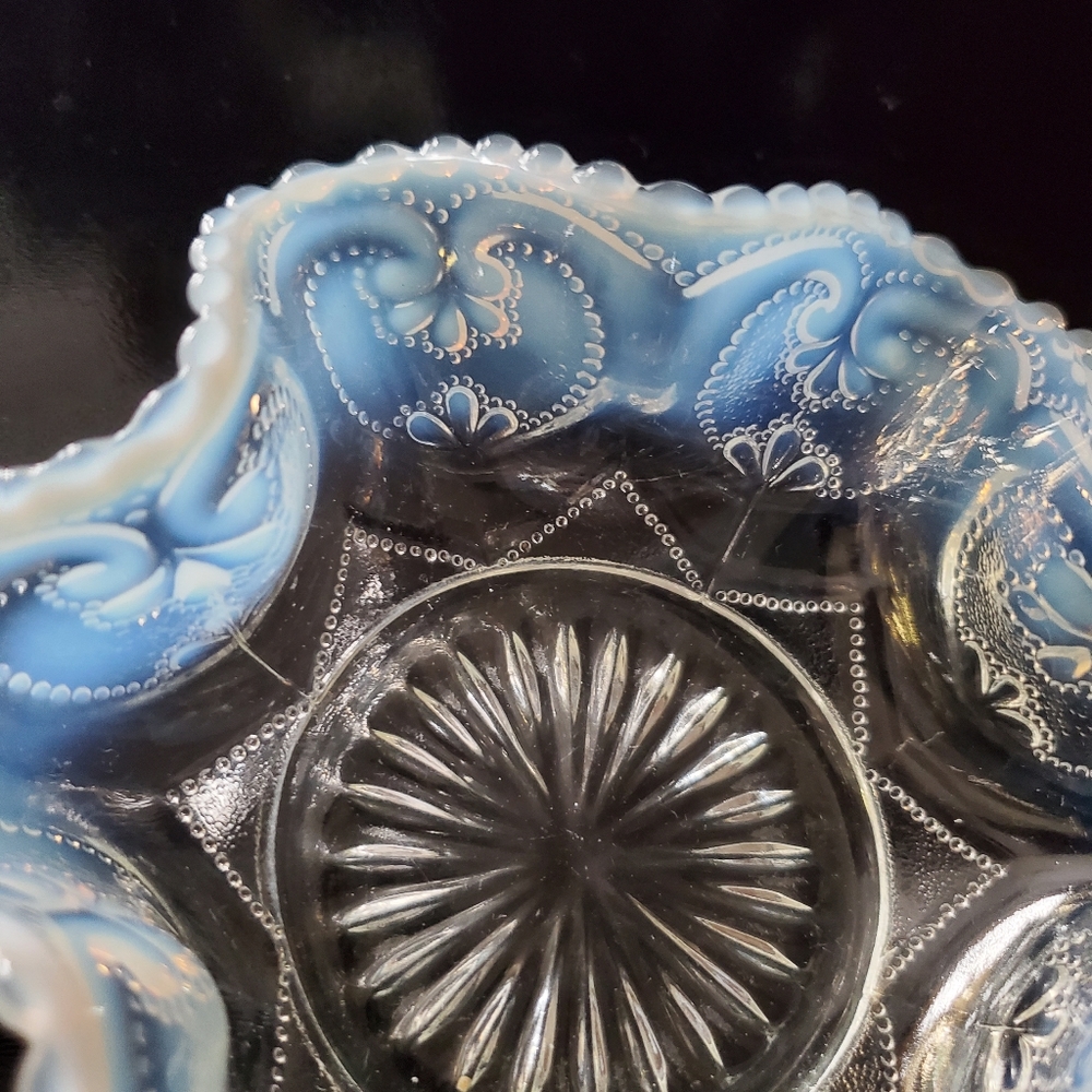 Dugan Antique Early 1900’s Iridescent/Frosted Rare Blue Glass🥣w/Beautiful Border - Picture 13 of 15